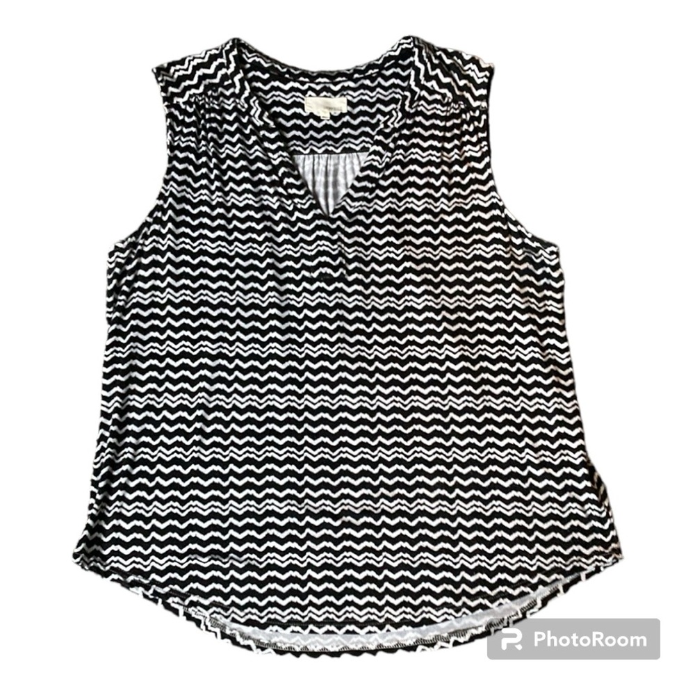 Dept 222  Sleeveless Black & White Horizontal Zigzag Stripes Notch V-neck Top L